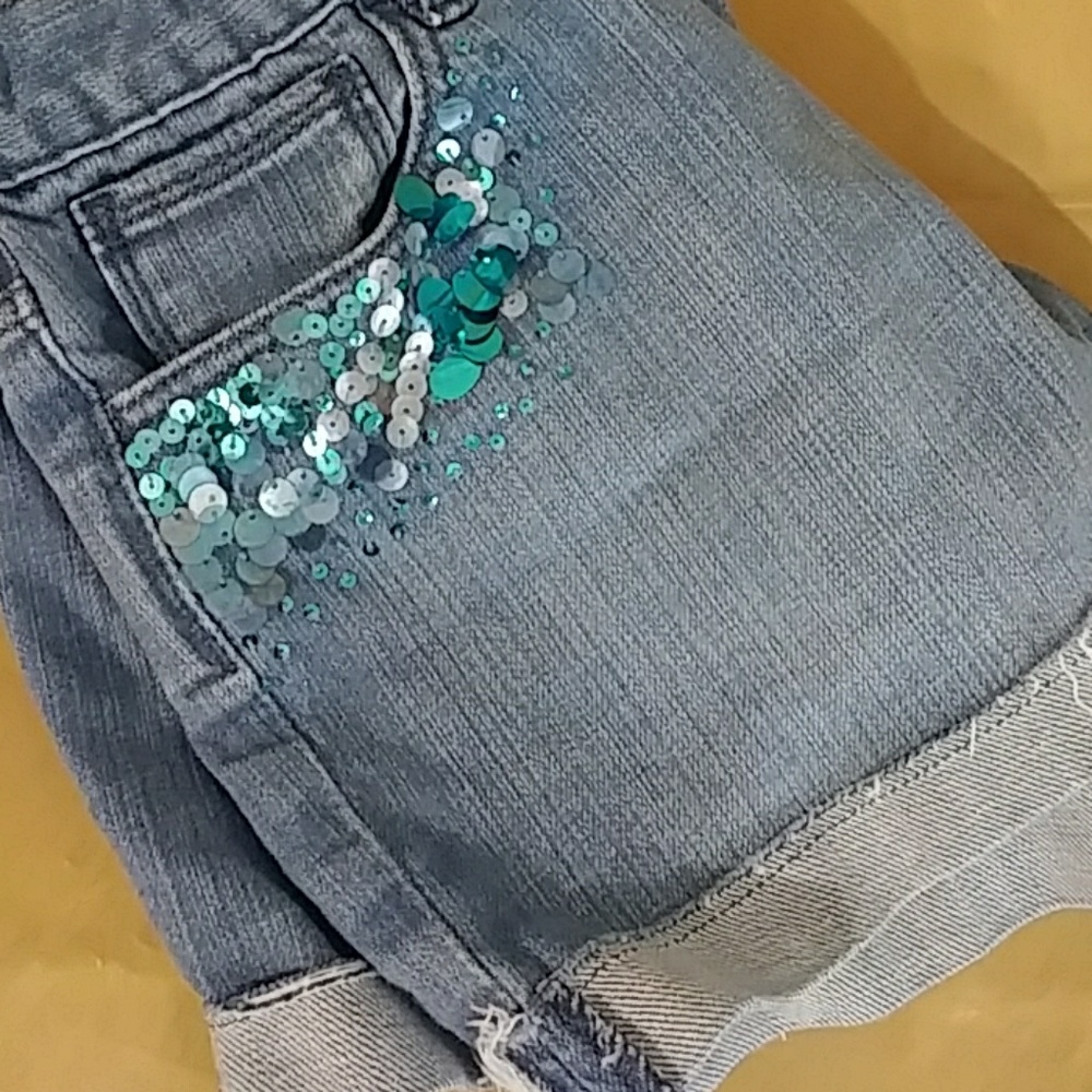 Shorts - Picture 5 of 6
